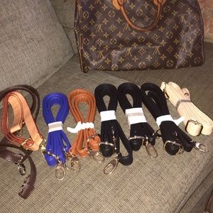 Bundle of 8 straps for purses